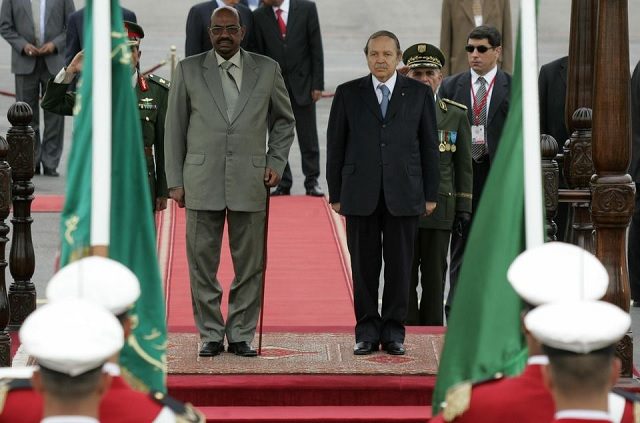 Sans détour : Deux autocrates en moins !