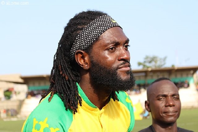 Emmanuel Adebayor et le Togo: Un grand talent issu d’un État défaillant