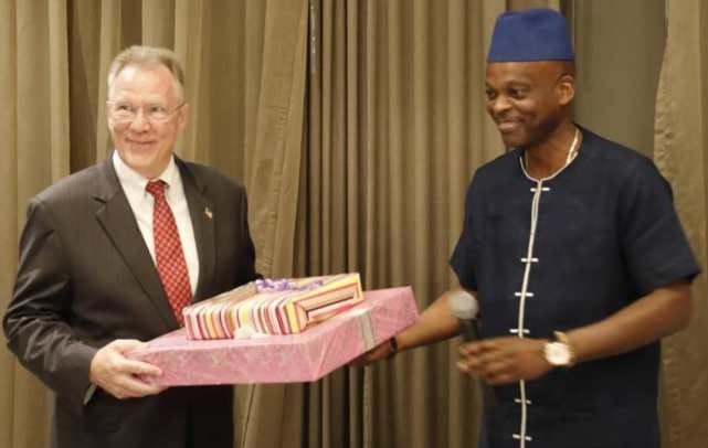 David Gilmour en fin de mission : « Un diplomate exceptionnel et pétri d’expériences », salue M.Dussey