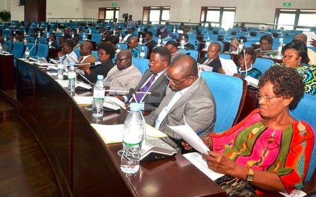 Frilosité d’élus : Des députés « nommés »réclament la démission de Claude Leroy, mais muets sur le cas Legzim-Balouki