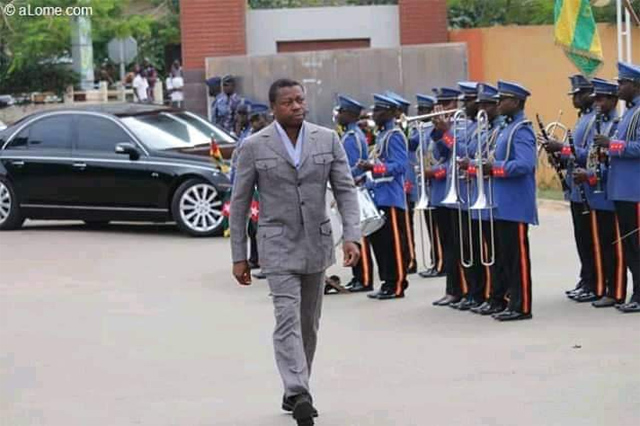 Libertinage : « Faure-vi » ne va jamais monter sur ce cheval !