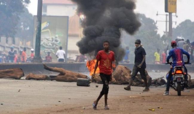 Guinée: Un adolescent tué et des blessés dans les heurts à Conakry