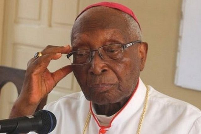 Mgr Kpodzro accuse le service des passeports de manœuvrer pour l’empêcher d&rsquo;aller se faire soigner en Europe