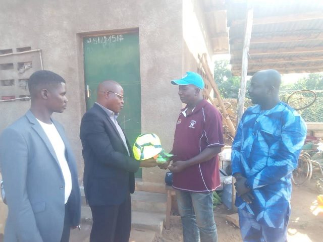 Football à la base : Hervé PIZA offre du matériel sportif à l’Académie des sept collines d’Atakpamé