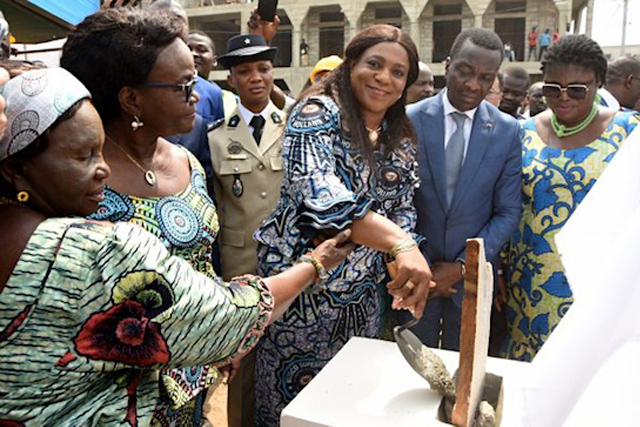 Attendu au Grand marché de Lomé Faure Gnassingbé reçoit des femmes à la Présidence et distribue de l’argent