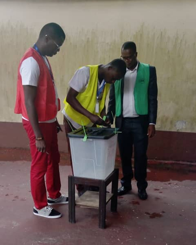 Présidentielle 2020/Photos : les premières images des bureaux de vote ce matin