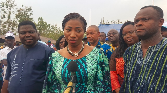 Yoto3/ l’Honorable Jacqueline Amivi « communie » avec les siens