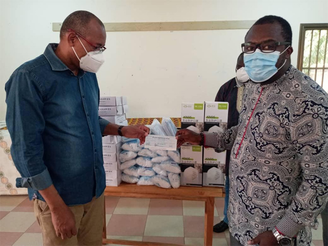 Togo/ COVID-19 : Alain Anifrani offre 2 millions F CFA et un lot de matériels médicaux au SYNPHOT