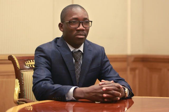 Togo : Noel Bataka s’amuse avec les milliards de l’Etat