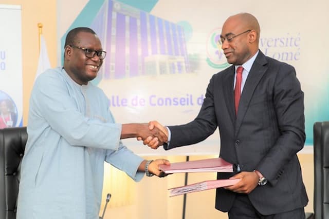 Lutte Contre la Covid-19 : Quand l’autorité refuse elle-même de porter le masque