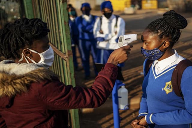 Coronavirus : avec plus de 5 000 morts, l&rsquo;Afrique du Sud implore la population de respecter les gestes barrière