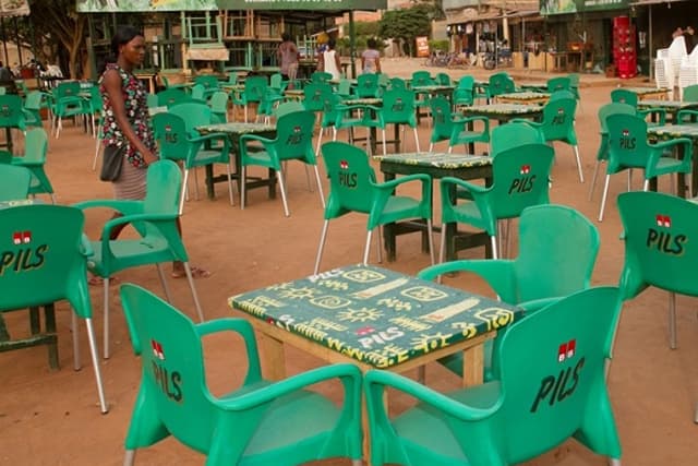 Togo : une femme surprend son mari avec sa maitresse dans un bar à Avédji