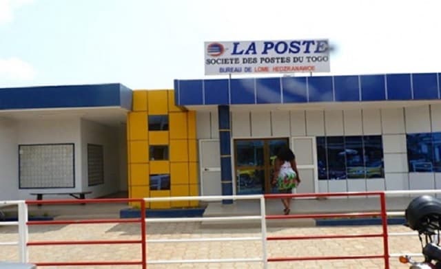Togo : La Poste suspend les envois de colis vers les États-Unis, les raisons.