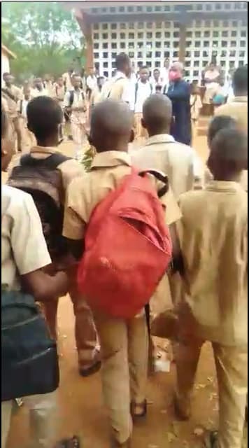 Togo/Manifestation des élèves contre le proviseur du Lycée Klologo : Kokoroko met fin aux fonctions du proviseur ; voici les faits