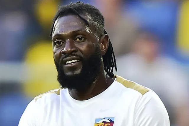 Football : Emmanuel Adebayor fait parler de lui à Agaza FC