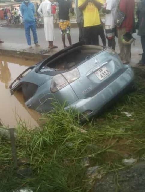 Drame : une voiture finit sa course dans la lagune à Nyékonakpoè (Photos)