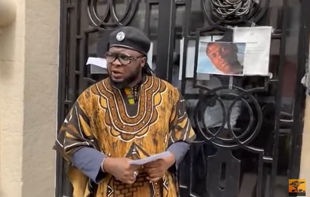 Un Togolais empêché de déposer un courrier à l’Ambassade du Togo à Paris (Vidéo) ; la police française intervient