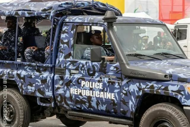 Bénin/CRIET : 05 ans de prison requis contre un policier accusé d&rsquo;avoir soutiré de l&rsquo;argent à un présumé gayman