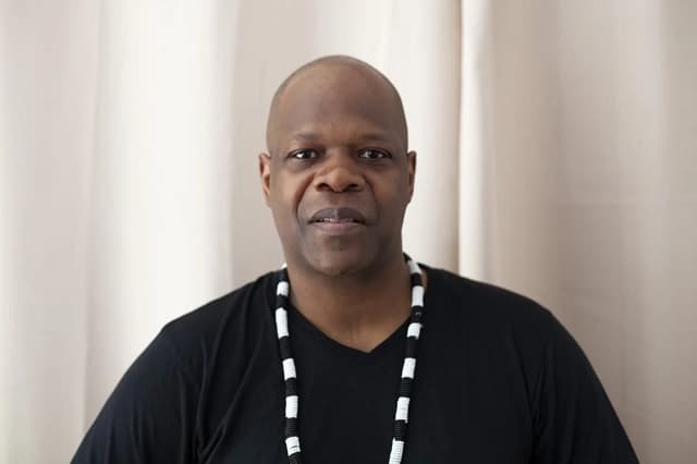 Amobé Mévégué, figure incontournable de la culture chez RFI et France 24, est mort