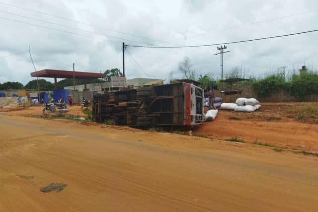 Togo : un camion s’est renversé sur la route de Ségbé ce lundi