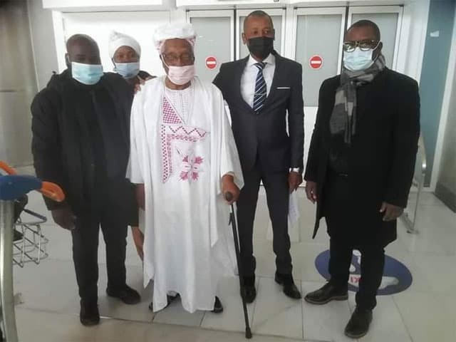 Togo : Mgr Kpodzro est arrivé à Paris (Photos)
