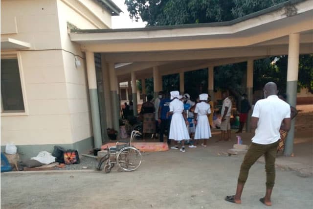 Togo-CHU-SO : Quand des premiers soins se font à l’air libre et à même le sol