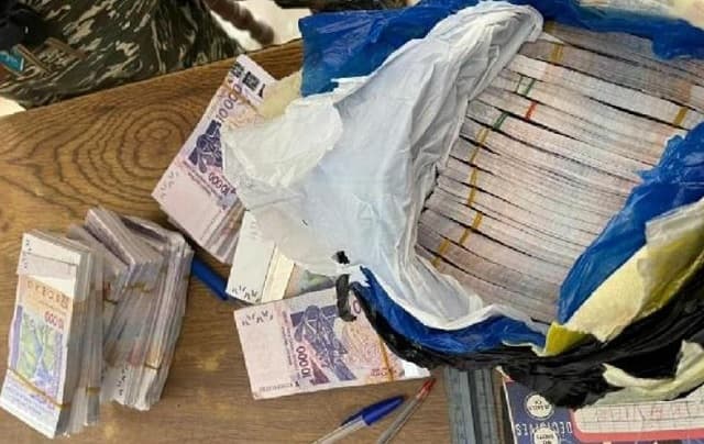 Coup de filet de la douane togolaise : Trente millions FCFA de faux billets saisis à un poste de contrôle du Togo