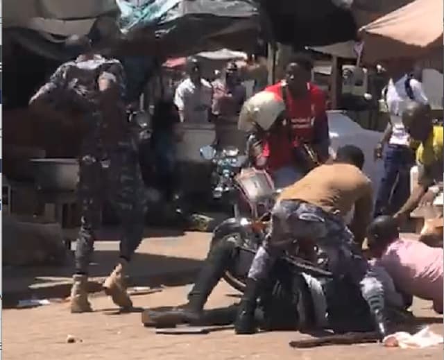 Togo/un Tchadien tue un gendarme à coup de couteau ; voici la vidéo des faits