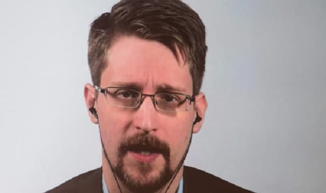 Poutine accorde la nationalité russe au lanceur d&rsquo;alerte Edward Snowden