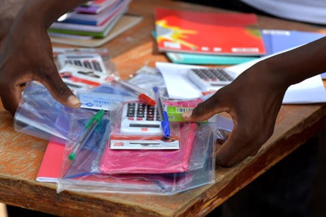 Togo/Officiel : Kodjo Adedze dévoile les prix plafonds pour tous les articles scolaires sur le marché