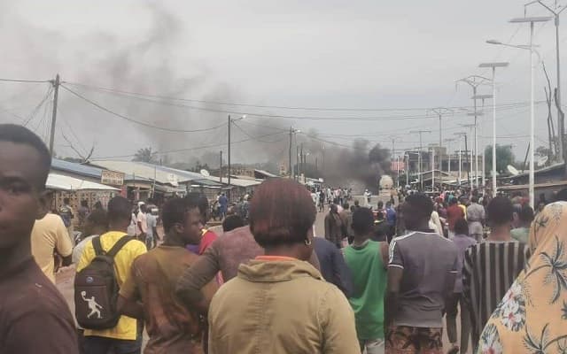 Togo : un camion-citerne prend feu à Guerin-Kouka (Vidéo)