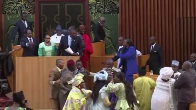 Le parlement sénégalais se transforme en un ring