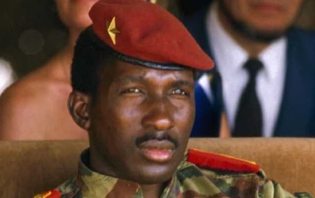 15 octobre 1987 – 15 octobre 2024: Hommage d&rsquo; Éloi Koussawo à Thomas Sankara, symbole de dignité.
