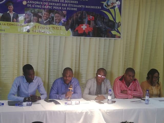 Togo/Bourses d’Etudes OAPEC : 13 nouveaux étudiants ont obtenu leur visa pour la Suisse