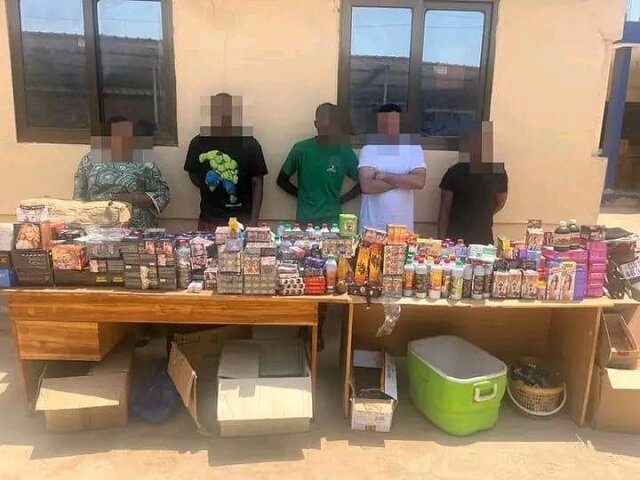 Togo/ »Gros penis-Gros seins » : les individus apposant ces affiches sur les voies publiques interpellés par la DCPJ