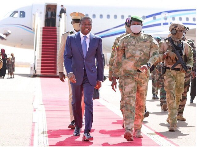 Assimi Goïta à l&rsquo;école du pouvoir à vie de la famille Gnassingbé 