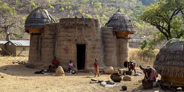 Au Togo, les forteresses menacées du Koutammakou