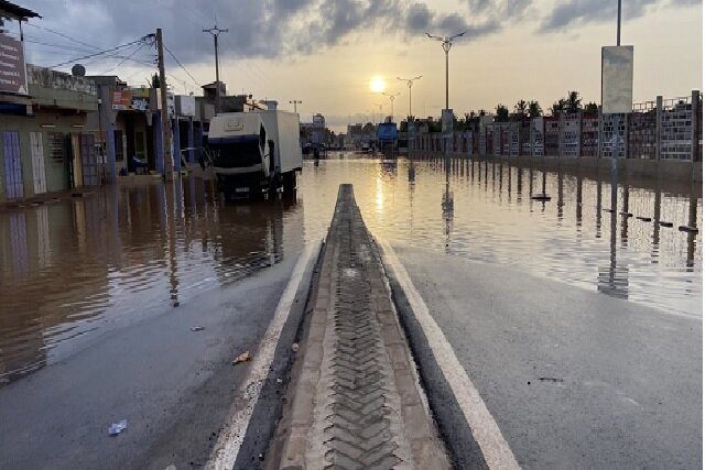 Au Togo, les retenus d’eau déplacent l’inondation des ruelles vers les routes principales