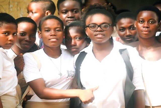 Togo : Voici le modèle de tenue scolaire que doivent porter désormais les élèves du secondaire 