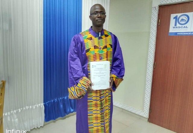 Pierre-Claver Kuvo admis au grade de Docteur avec mention  » Très Honorable avec félicitations du jury »