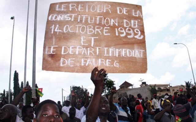 Mémorandum relatif au changement de la constitution au Togo.