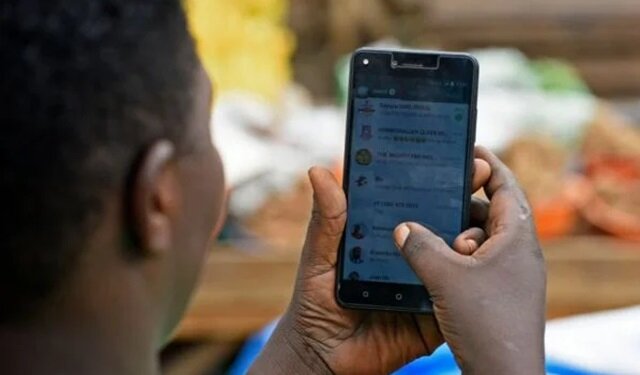 Douze mois de prison requis contre un Jeune pour ajout dans un groupe WhatsApp de sexe