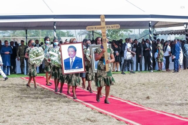 Togo : l’ancien Premier ministre Kwassi Klutsè, inhumé samedi ; quelques clichés de la ceremonie