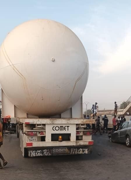 Togo/Drame à Agoè Zongo : La passerelle pour piétons renversée par un semi-remorque ; plusieurs morts signalés