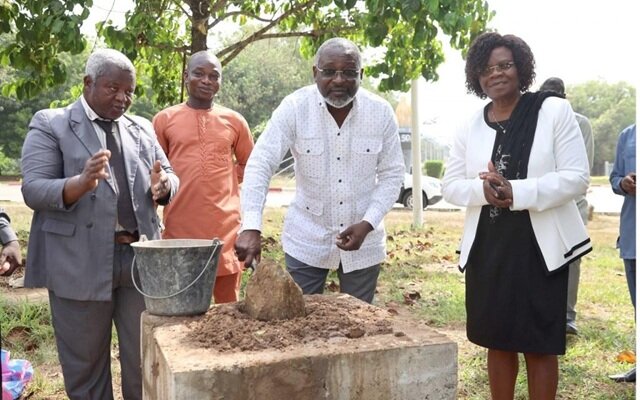 Togo : un monument de 14 mètres à l&rsquo;Université de Lomé 