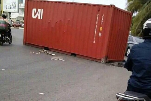 Togo/Togblé-Kopé : Un conteneur tombe d’un camion et tue un jeune, deux autres grièvement blessés