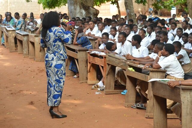 Togo : Plus de 25 000 élèves sensibilisés contre les violences sexuelles grâce au numéro vert 8250