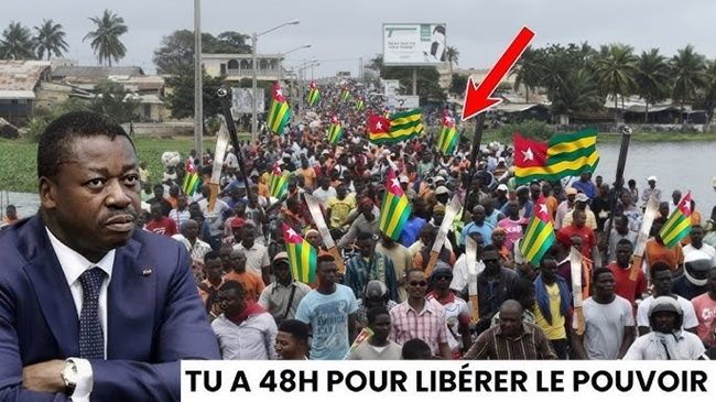 Togo : La révolution populaire qui chasse le tyran.