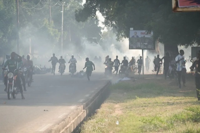 Au Cameroun, la rue conteste violemment la réélection du nonagénaire Paul Biya