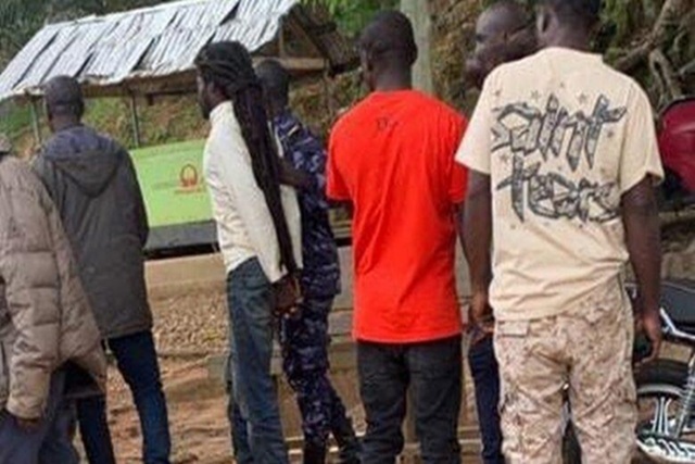 Lomé : la Police nationale démantèle plusieurs réseaux de vols et d’agressions armées impliquant des taxi-motos